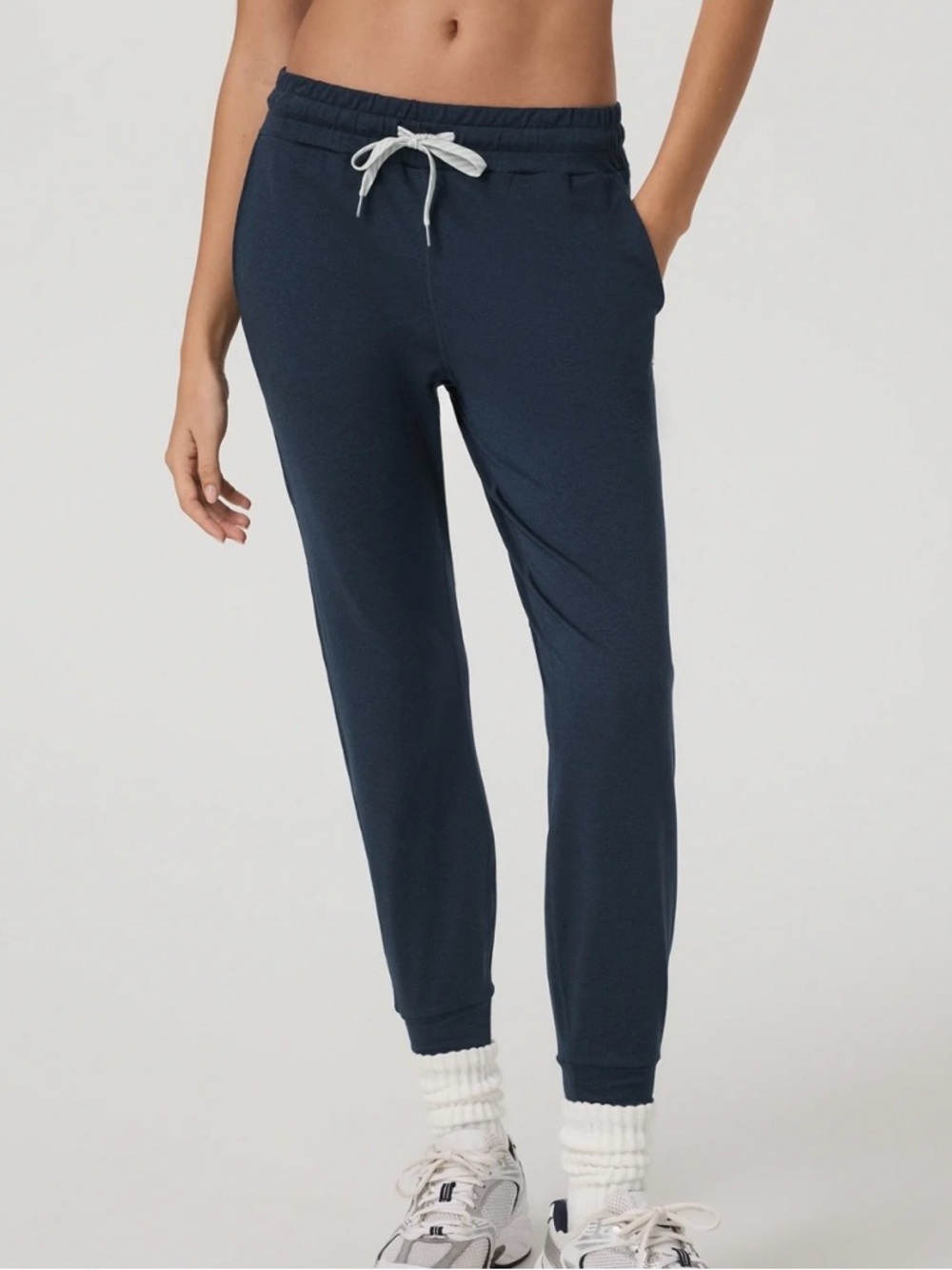 Vuori Navy Performance Joggers ~ Size Small Long